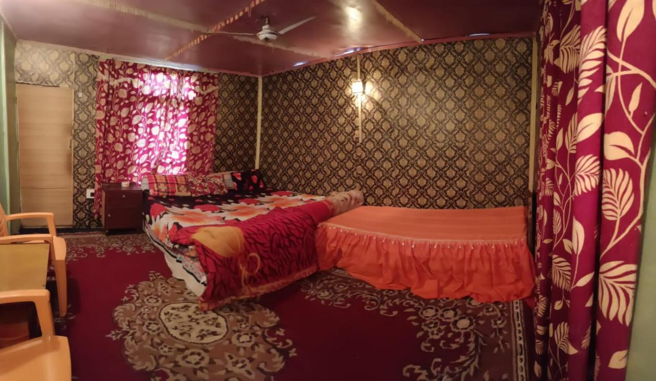 Hotel Island Srīnagar Extérieur photo