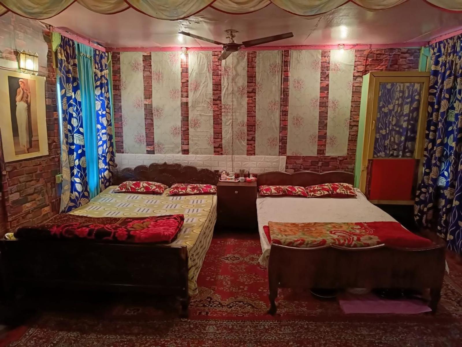 Hotel Island Srīnagar Extérieur photo