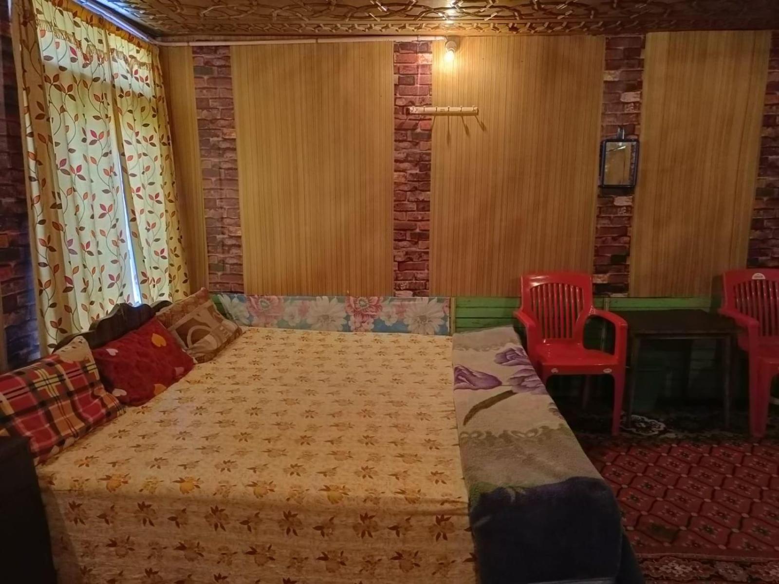Hotel Island Srīnagar Extérieur photo