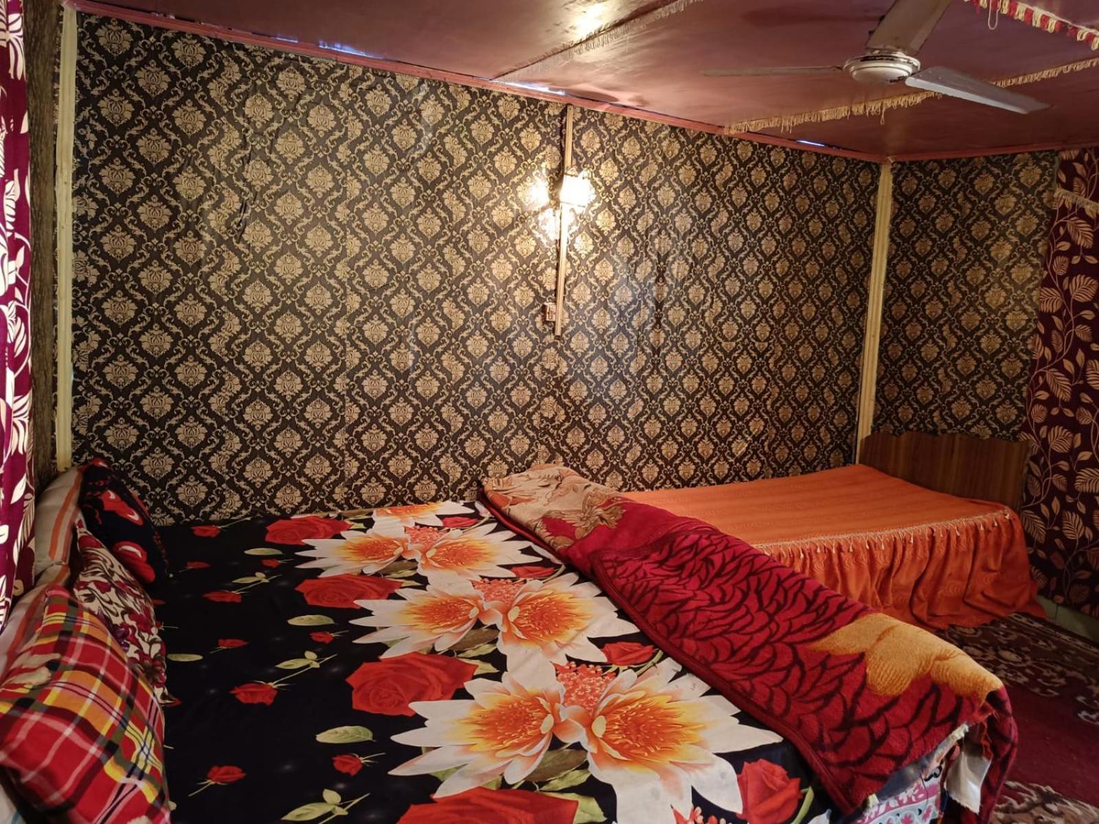 Hotel Island Srīnagar Extérieur photo